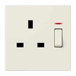 Abschaltbare Steckdose British Standard, 13 A 250 V ~, Schraubklemmen BS 1363-1, 4 mm2, ohne Krallen, mit Funktionsanzeige, integrierter erhöhter Berü, Jung LS3171KO