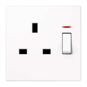 Abschaltbare Steckdose British Standard, 13 A 250 V ~, Schraubklemmen BS 1363-1, 4 mm2, ohne Krallen, mit Funktionsanzeige, integrierter erhöhter Berü, Jung LS3171KOWW