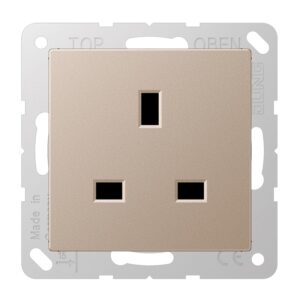 Steckdose, 13 A 250 V ~, Schraubklemmen BS 1363-1, 4 mm2, ohne Krallen, integrierter erhöhter Berührungsschutz, SAFETY+, Serie A, champagner, Jung A3521CH