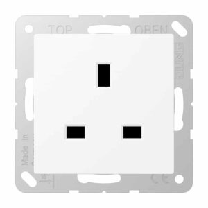 Steckdose, 13 A 250 V ~, Schraubklemmen BS 1363-1, 4 mm2, ohne Krallen, integrierter erhöhter Berührungsschutz, SAFETY+, Serie A, schneeweiß matt, Jung A3521WWM