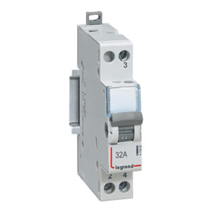 Wechselschalter CX3 1 Wechsler 32A, Gebrauchskat. AC-22A, 1TE Legrand 412900