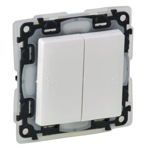 Valena Life Serienschalter IP44 Farbe: Ultraweiß Legrand 752155