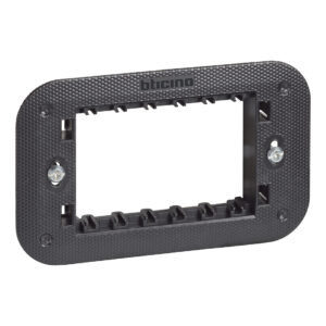 LivingNow 3-moduliger Tragring für den Einbau von 1- und 2-moduligen Einsätzen Bticino K4703