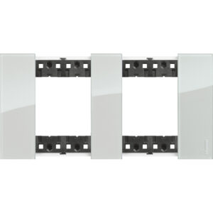 LivingNow Abdeckrahmen 2x2-modulig in der Farbausführung Sky Bticino KA4802M2DA