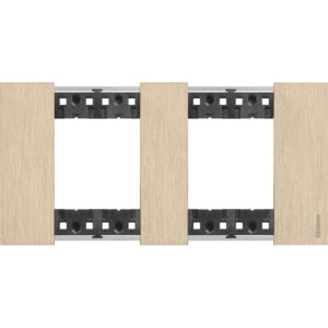 LivingNow Abdeckrahmen 2x2-modulig in der Farbausführung Gold Bticino KA4802M2ZW