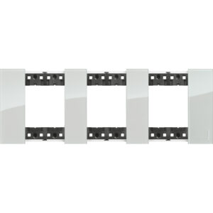 LivingNow Abdeckrahmen 3x2-modulig in der Farbausführung Sky Bticino KA4802M3DA