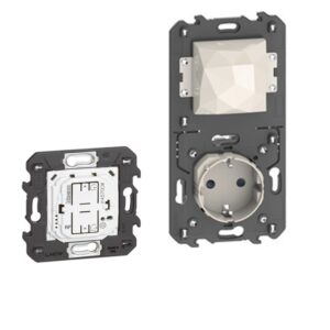 LivingNow Gateway with Netatmo mit Steckdose und Master-Switch; Farbe Sand Bticino KM4501C