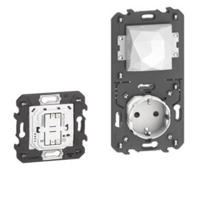 LivingNow Gateway with Netatmo mit Steckdose und Master-Switch; Farbe White Bticino KW4501C