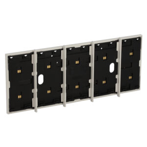LivingNow 5-mod. Rahmen mit integr. Busleitung für 4-mod. Dose; Farbe: White Bticino KW8104P1
